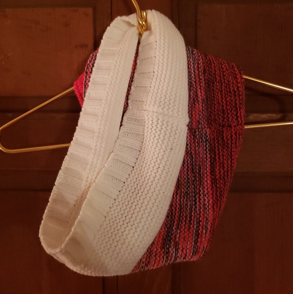 💜 Infinity Knit Scarf - Picture 3 of 3